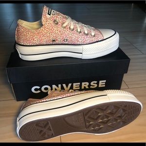 Brand new women’s converse platform shoes size 6